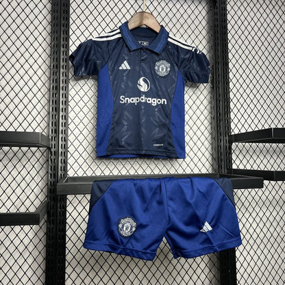 Kit reserva infantil do Manchester United 2024/25
