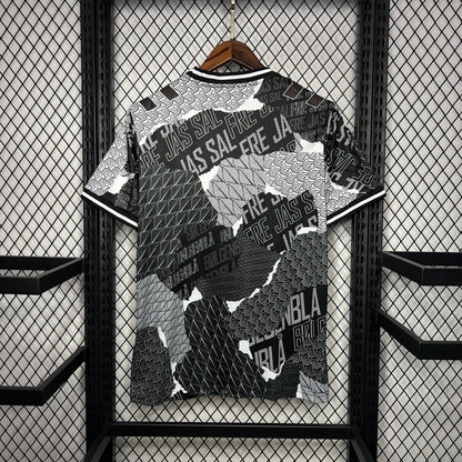 Camisa de treino pré-jogo da Dinamarca para a Eurocopa 2024/25