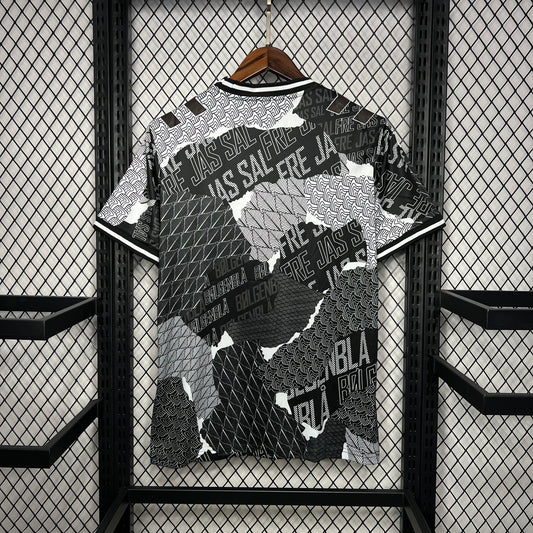 Camisa de treino pré-jogo da Dinamarca para a Eurocopa 2024/25