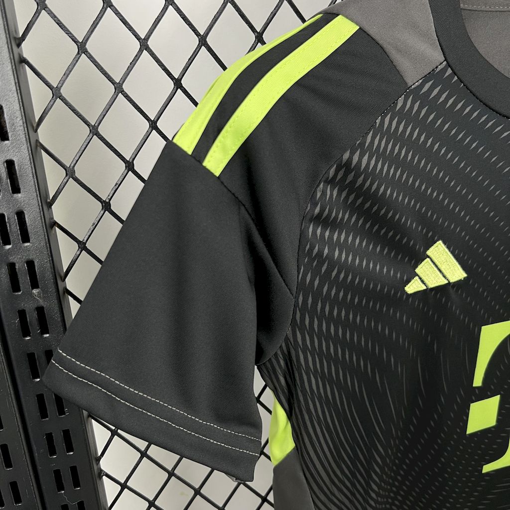Bayern Munich 2025/26 Blackn Goalkeeper Kids Kit
