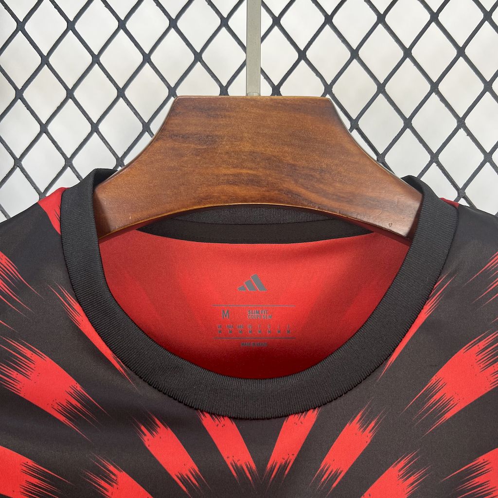 Camisa feminina pré-jogo do Flamengo 2025/26