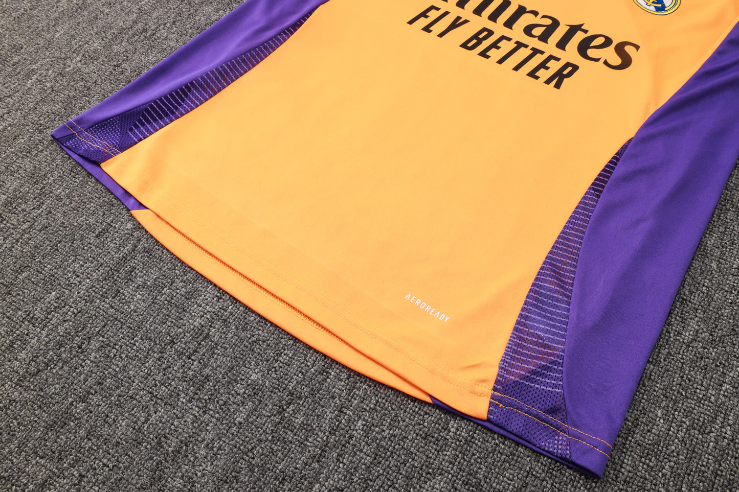 Camisa de treino adulto + shorts do Real Madrid 2024/25 815