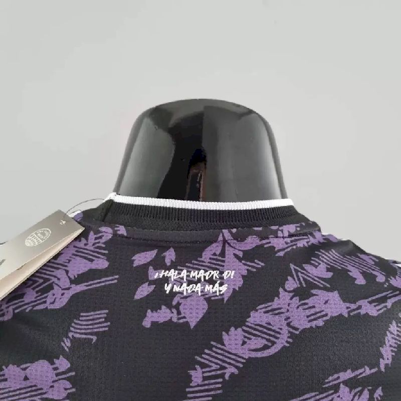 Camisa pré-jogo do Real Madrid 2022/23, versão jogador