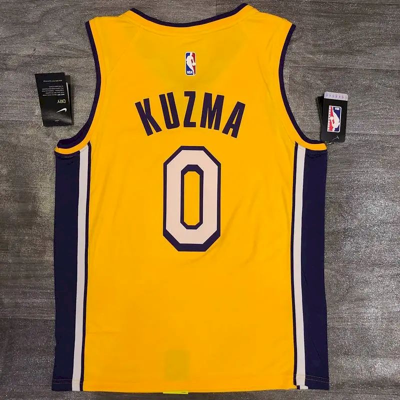 Camisa Masculina Kyle Kuzma Amarela Versão Jogador – Edição Clássica Retro