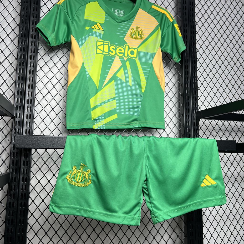 Kit de goleiro infantil do Newcastle United 2024/25