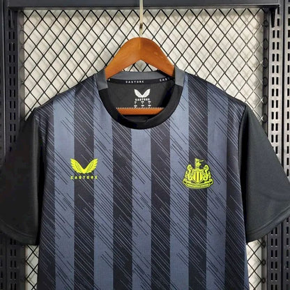 Camisa de treino pré-jogo do Newcastle United 2023/24