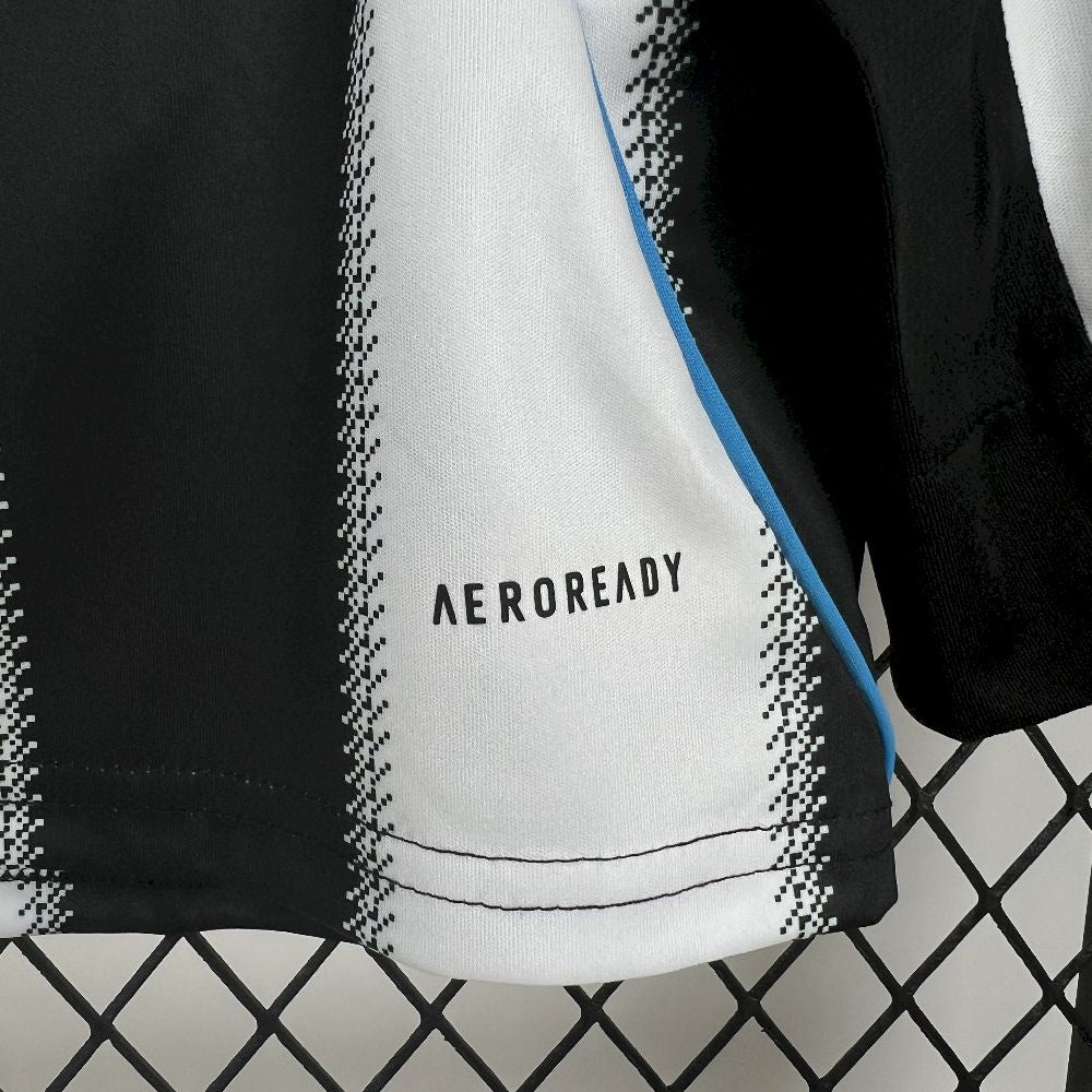 Men's Newcastle United 2025/26 Home Long Sleeves Jersey