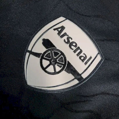 Camisa Arsenal 2023/24 com a marca compartilhada, versão jogadora