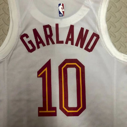 Camisa branca masculina do time titular Darius Garland