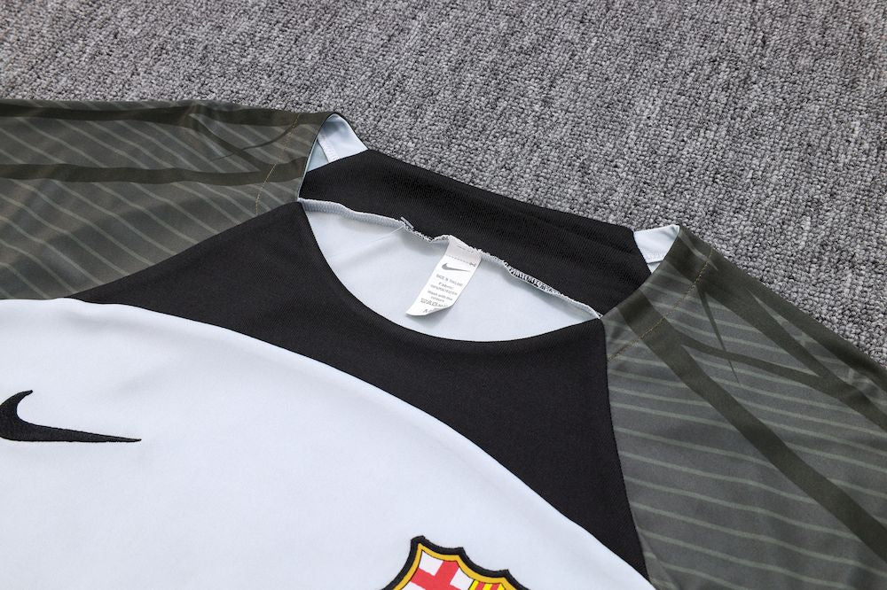 Camisa de treino adulto Barcelona 2023/24 + short 815