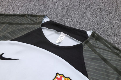 Camisa de treino adulto Barcelona 2023/24 + short 815