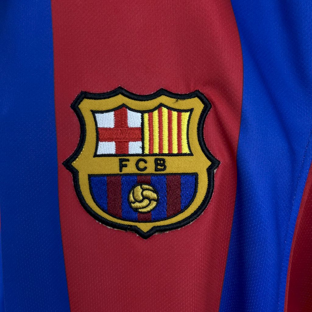 Camisa retrô titular do Barcelona 2004/05
