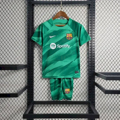Kit de goleiro infantil verde do Barcelona 2023/24