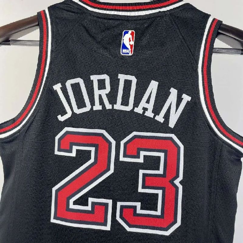 Camisa preta do time juvenil Michael Jordan