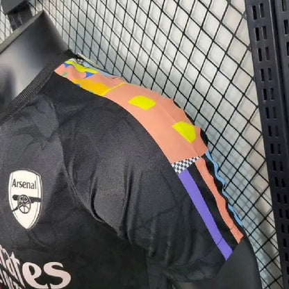 Camisa Arsenal 2023/24 com a marca compartilhada, versão jogadora