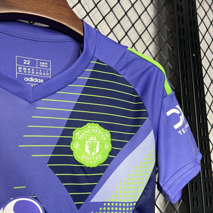 Kit de goleiro infantil do Manchester United 2024/25