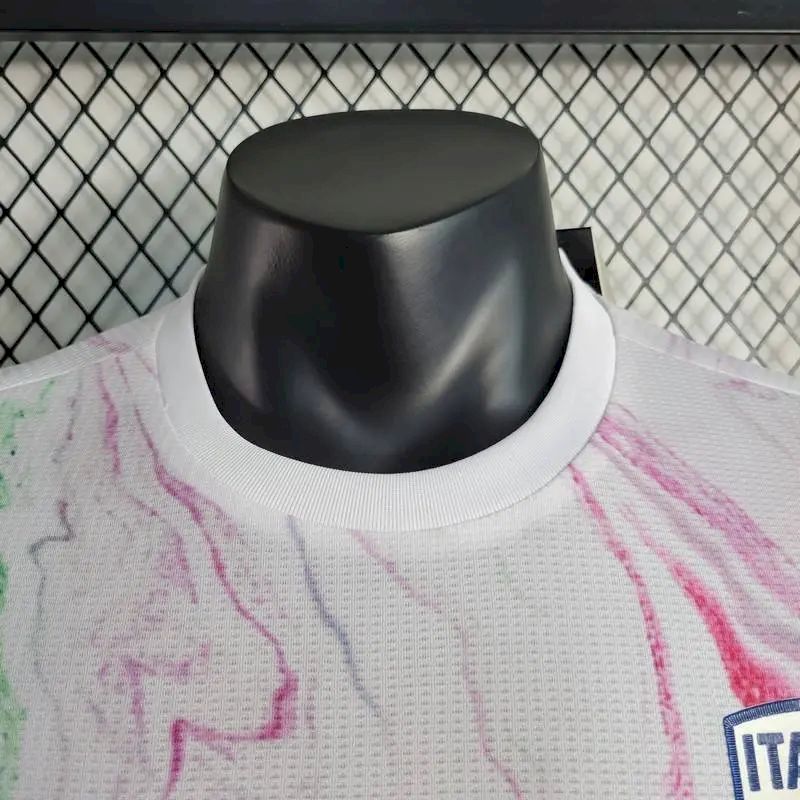 Camisa de treino pré-jogo da Itália 2023/24, versão jogadora