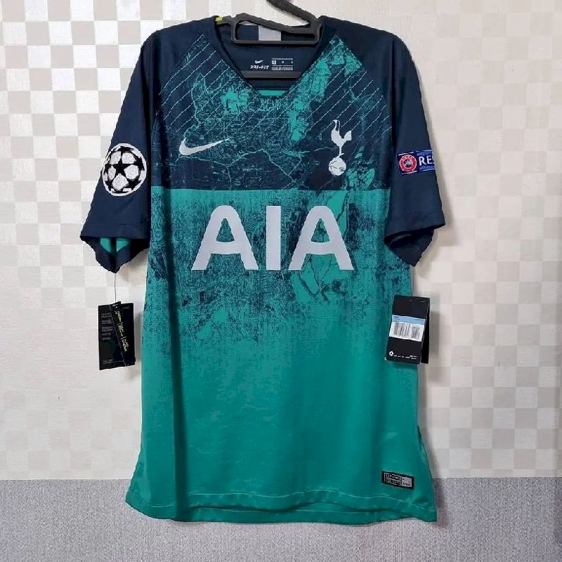 Terceira camisa retrô do Tottenham Hotspur 2018/19