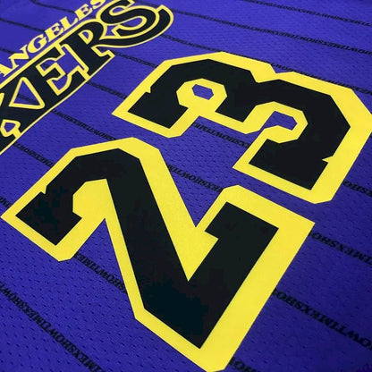 Camisa masculina LeBron James 2018-19 roxa Swingman versão jogador – Edição City
