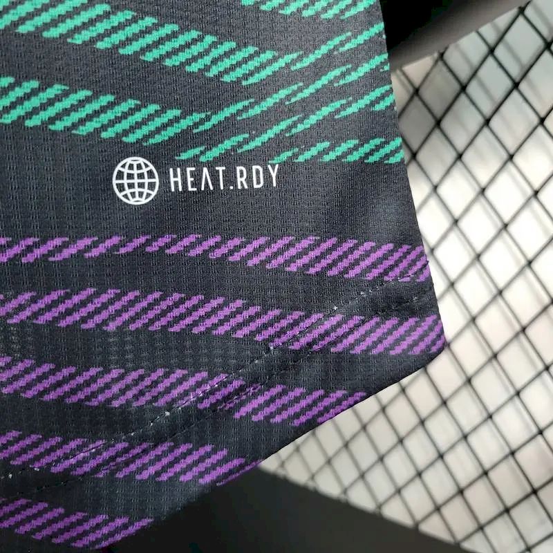 Camisa de treino pré-jogo do Real Madrid 2023/24, versão jogador