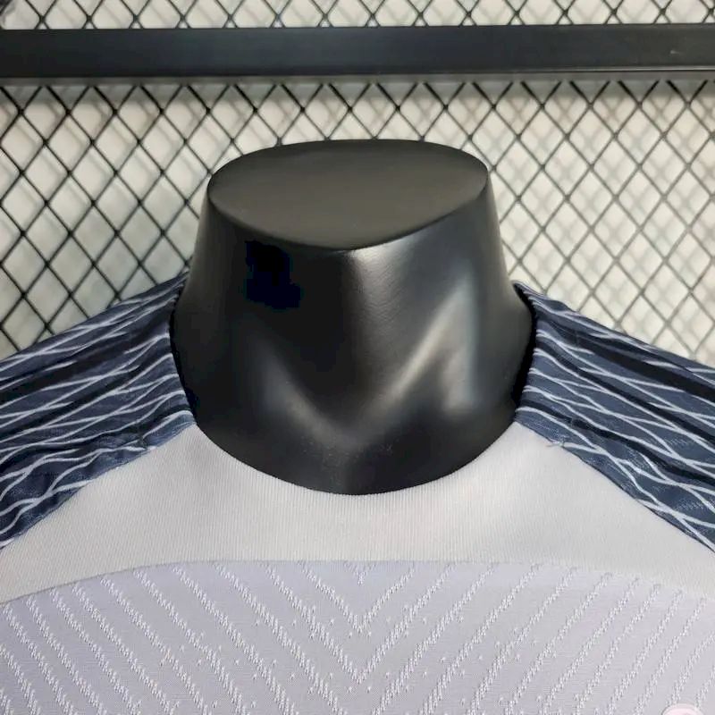 Camisa de treino pré-jogo do Tottenham Hotspur 2023/24, versão jogador, cinza