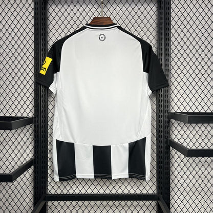 Camisa titular do Newcastle United 2024/25