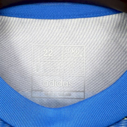 Kit infantil de treino pré-jogo do Real Madrid 2025/26