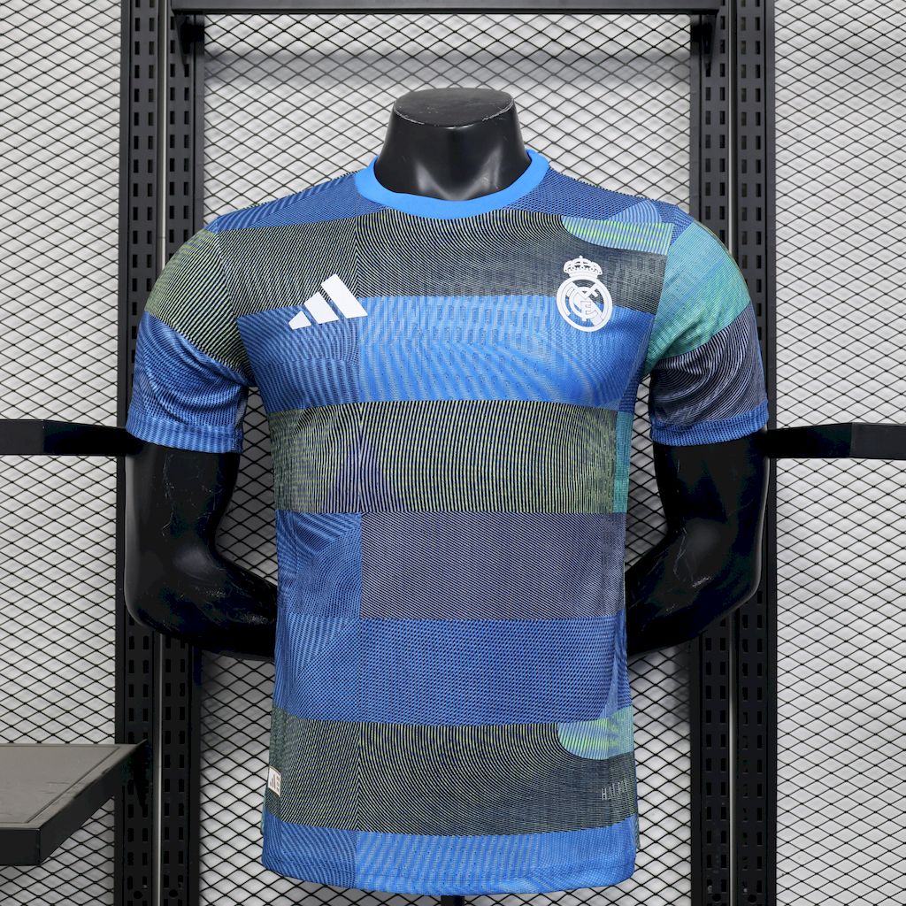 Camisa de treino pré-jogo do Real Madrid 2025/26, versão jogador