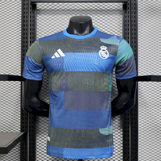 Maillot d'entraînement d'avant-match Real Madrid 2025/26, version joueur