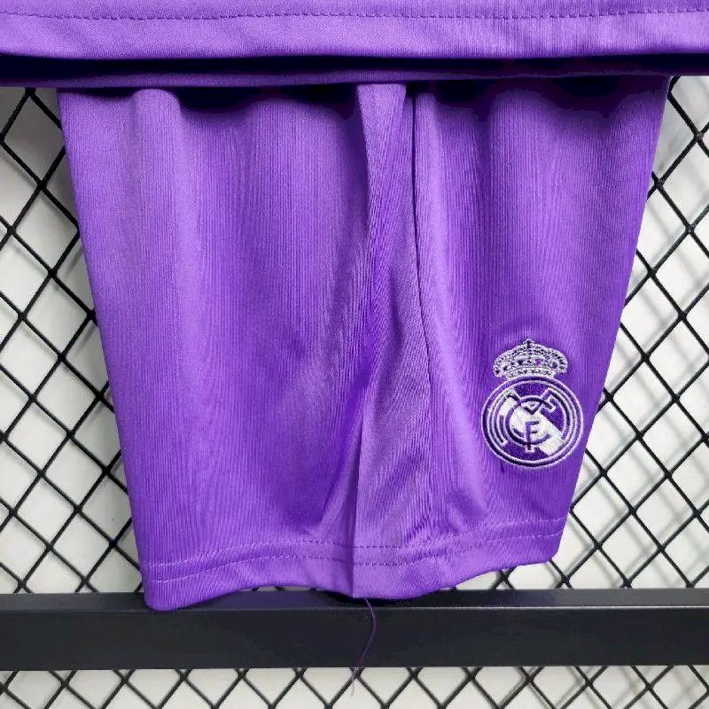 Camisa e shorts retrô infantil do Real Madrid 2017/18