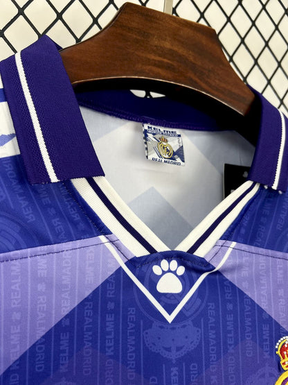 Camisa reserva retrô do Real Madrid 1996/97