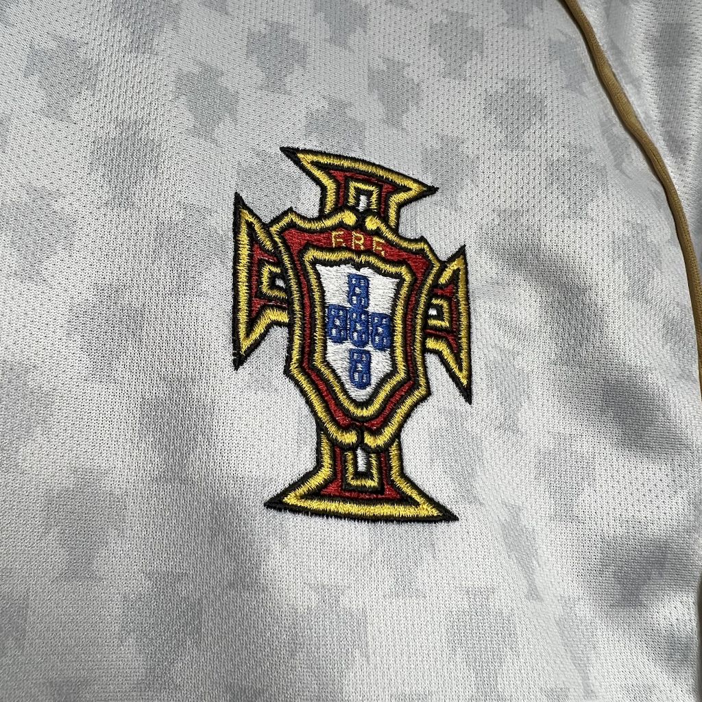 Camisa retrô de Portugal 2004