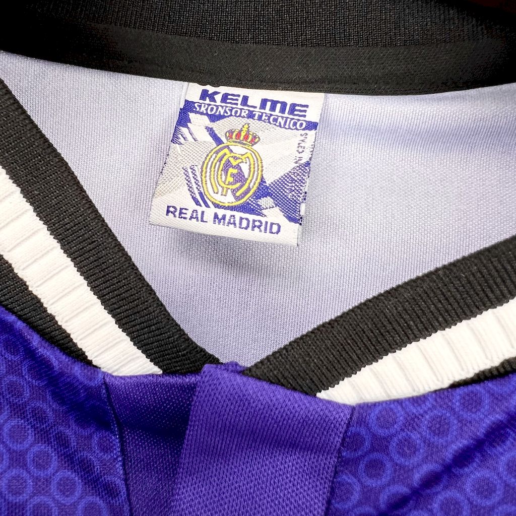Camisa reserva retrô do Real Madrid 1997/98
