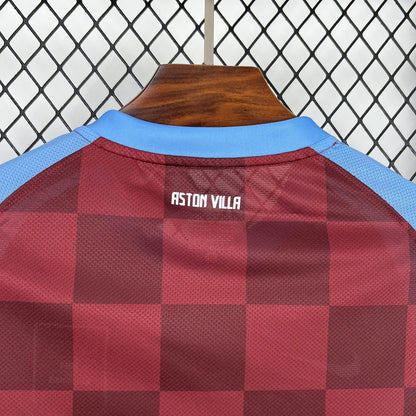 Camisa retrô do Aston Villa 2011/12