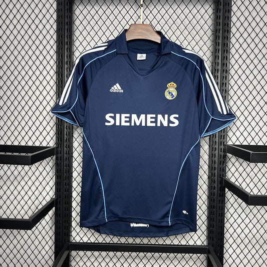 Camisa retrô reserva do Real Madrid 2005/06