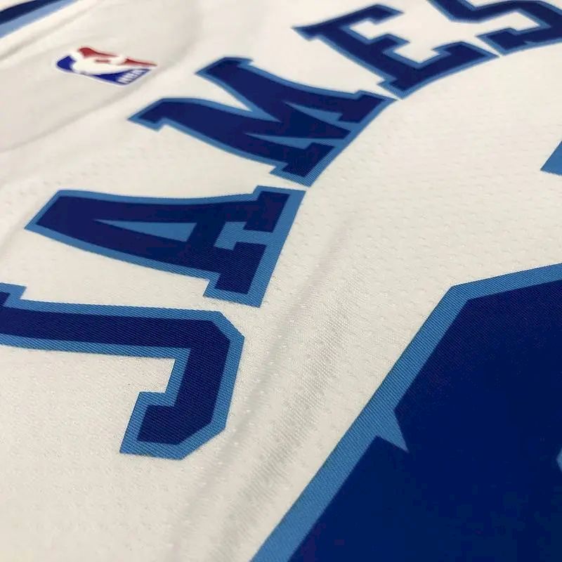 Camisa LeBron James Masculina Branca Versão Jogador – Edição Clássica Retrô