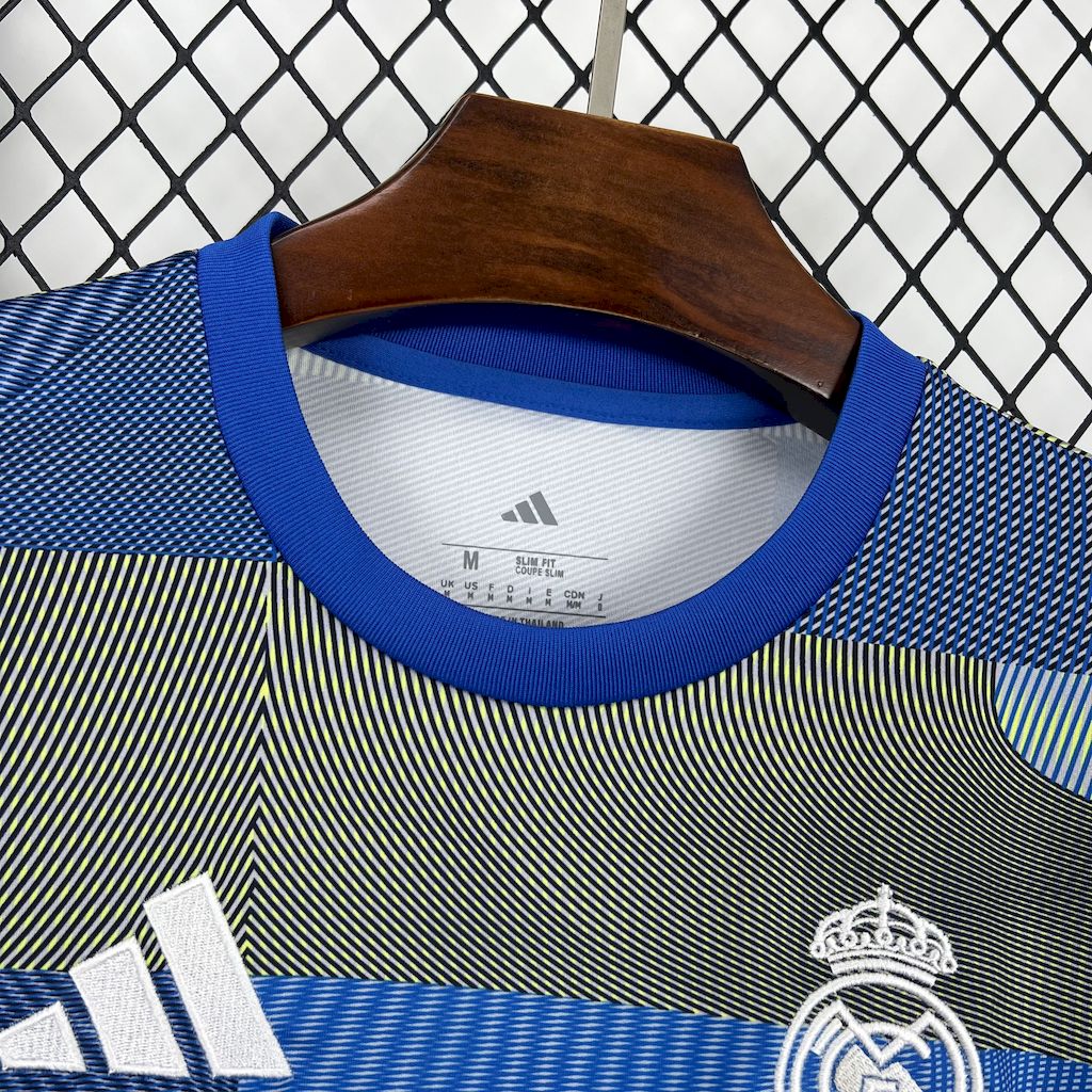 Camisa de treino pré-jogo do Real Madrid 2025/26