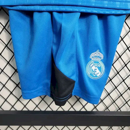 Kit de goleiro infantil azul do Real Madrid 2023/24