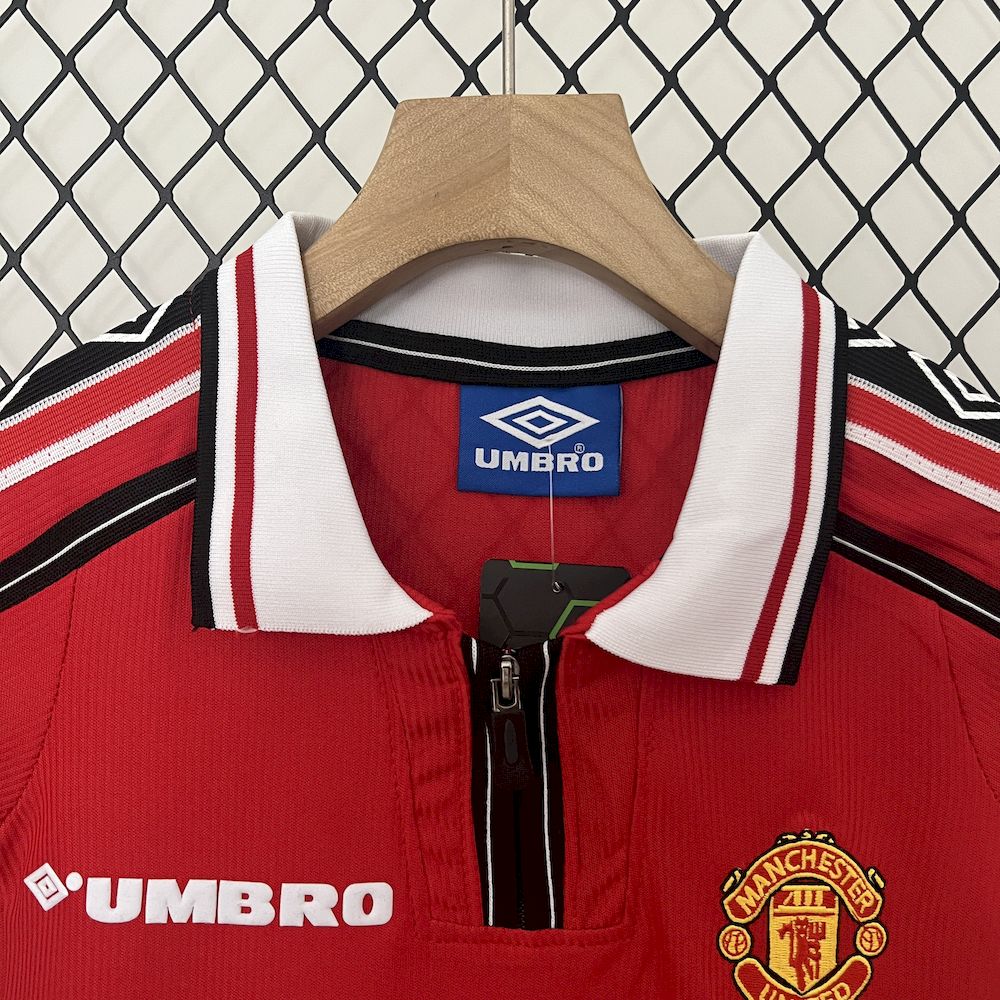Camisa e shorts retrô infantil Manchester United 1998/99