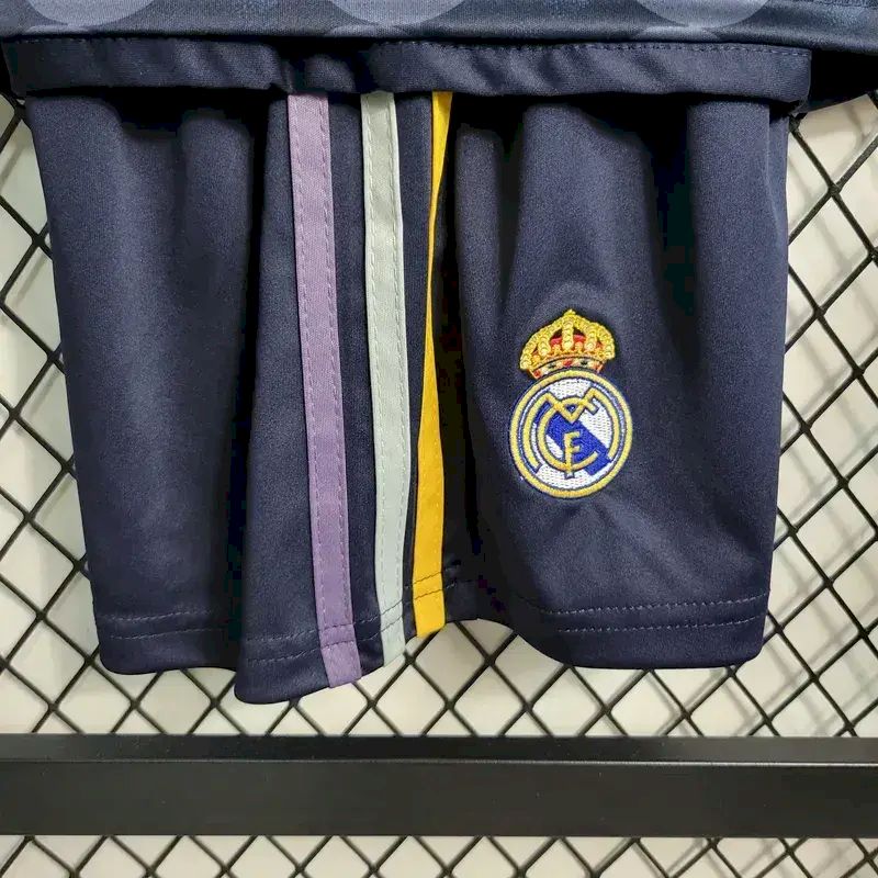 Kit reserva infantil do Real Madrid 2023/24
