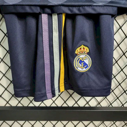 Kit reserva infantil do Real Madrid 2023/24