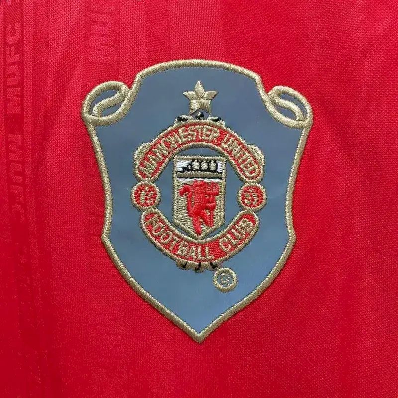 Camisa retrô da final da Liga dos Campeões em casa do Manchester United de 1999