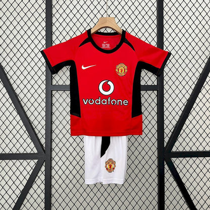 Camisa e shorts retrô infantil Manchester United 2002/04