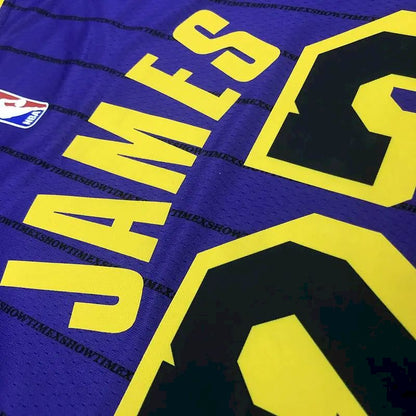 Camisa masculina LeBron James 2018-19 roxa Swingman versão jogador – Edição City