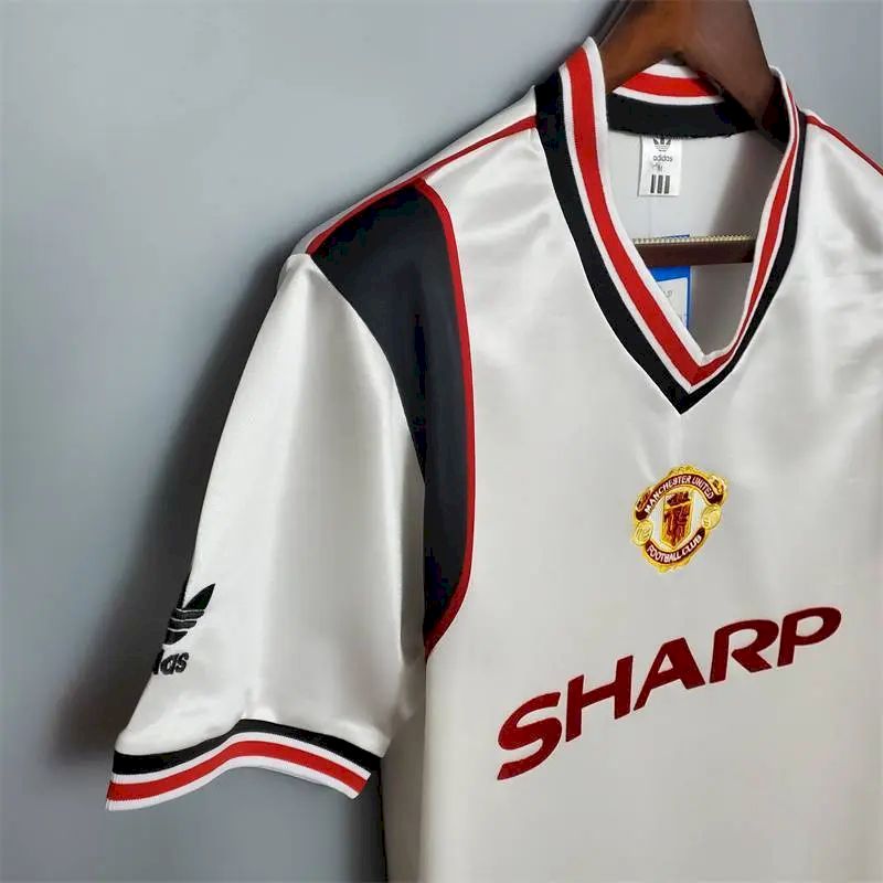 Camisa branca retrô do Manchester United de 1985
