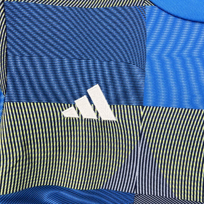 Kit infantil de treino pré-jogo do Real Madrid 2025/26