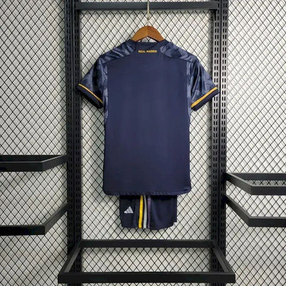Kit reserva infantil do Real Madrid 2023/24